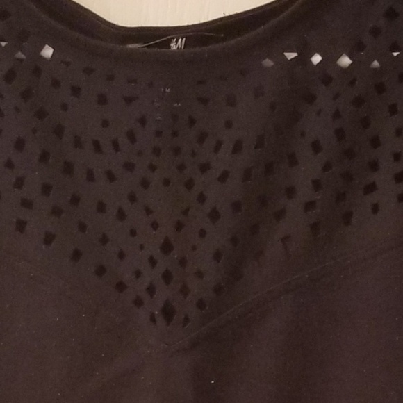 Fitted black tank top - Picture 2 of 3